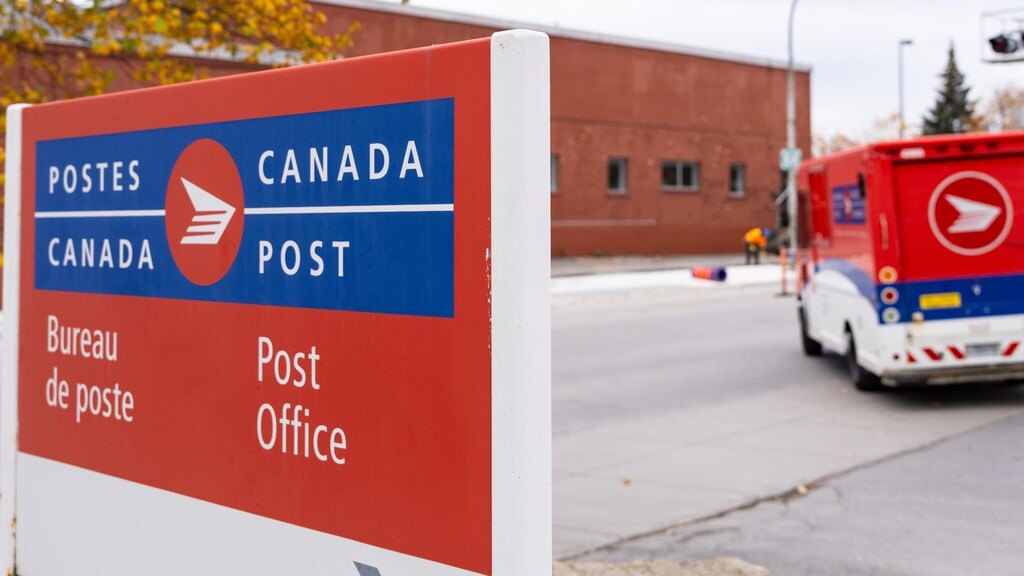 Canada Post workers nagbigay ng 72 oras na notice para magwelga | Radio ...