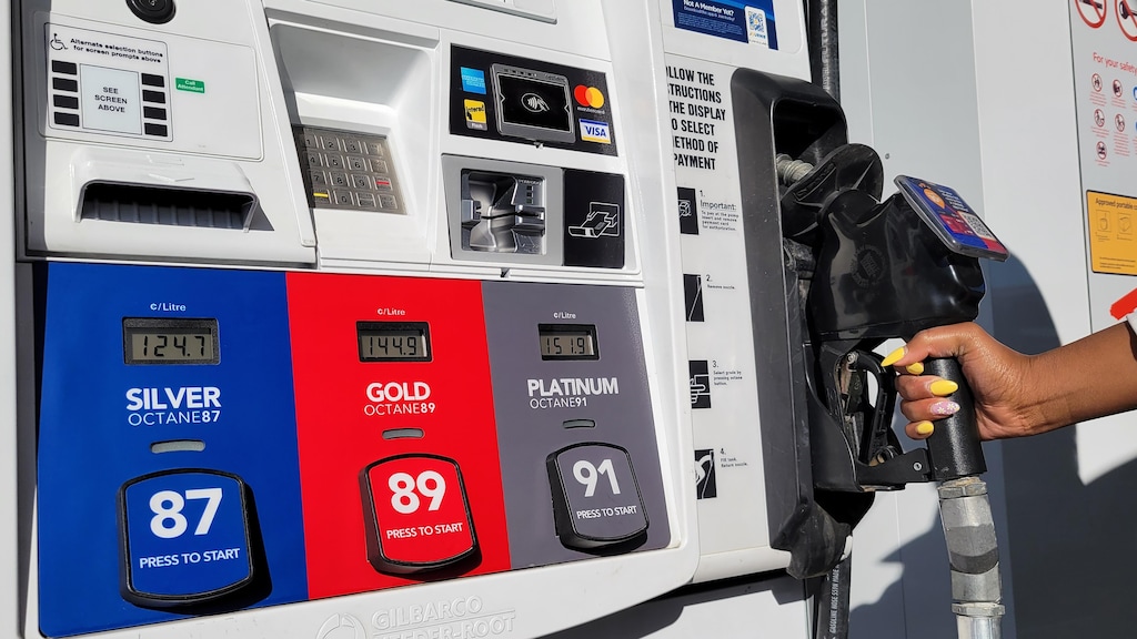 Coût de l’essence Québec veut abolir le prix plancher pour plus de