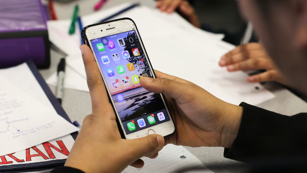 L’interdiction des cellulaires entre en vigueur dans toutes les classes ...