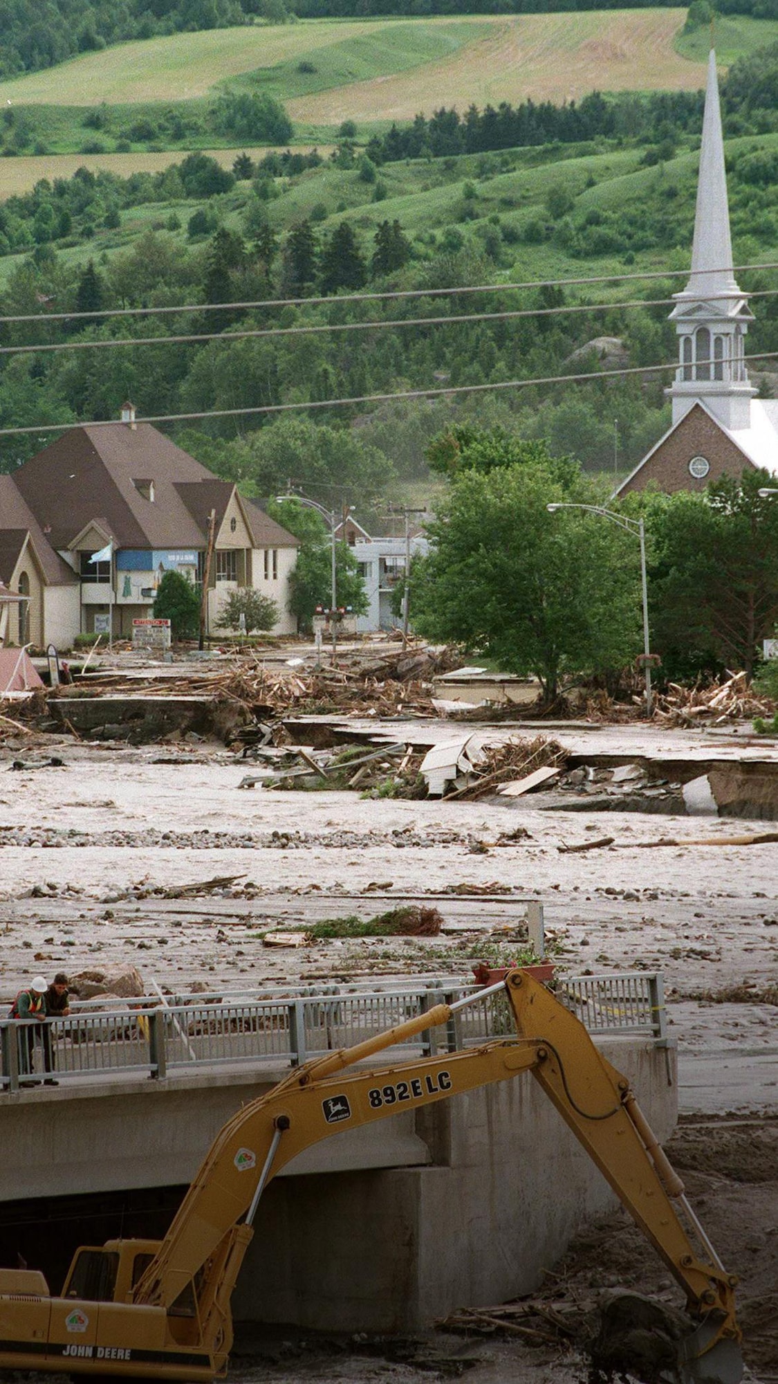 le secteur de Grande-Baie au moment du déluge en 1996