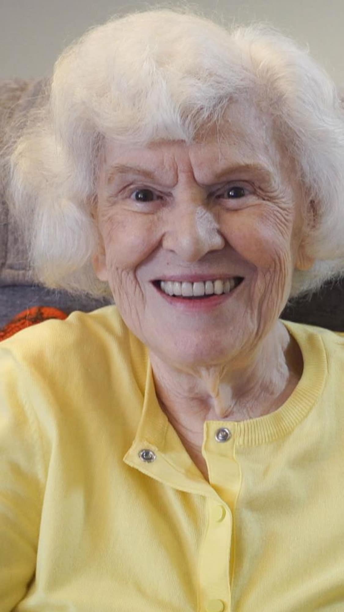 Un portrait d'Annette Saint-Pierre, de profil, à son domicile de Saint-Boniface.