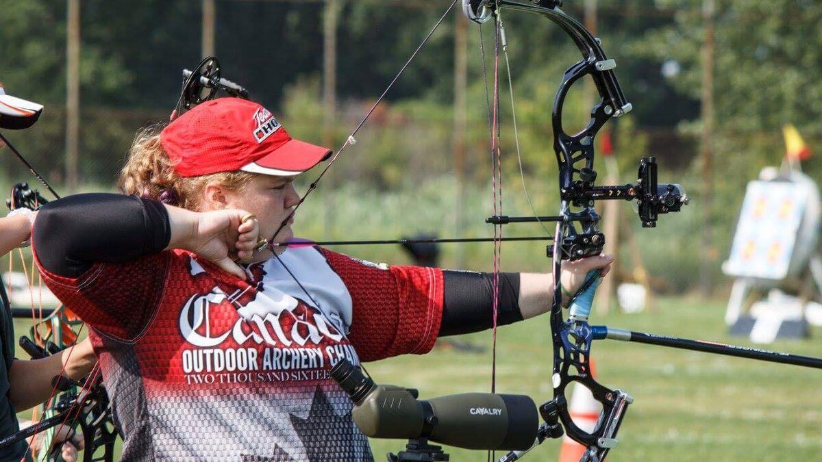 Le Club de tir à l'arc de Calgary accueille le championnat canadien 3D en  salle