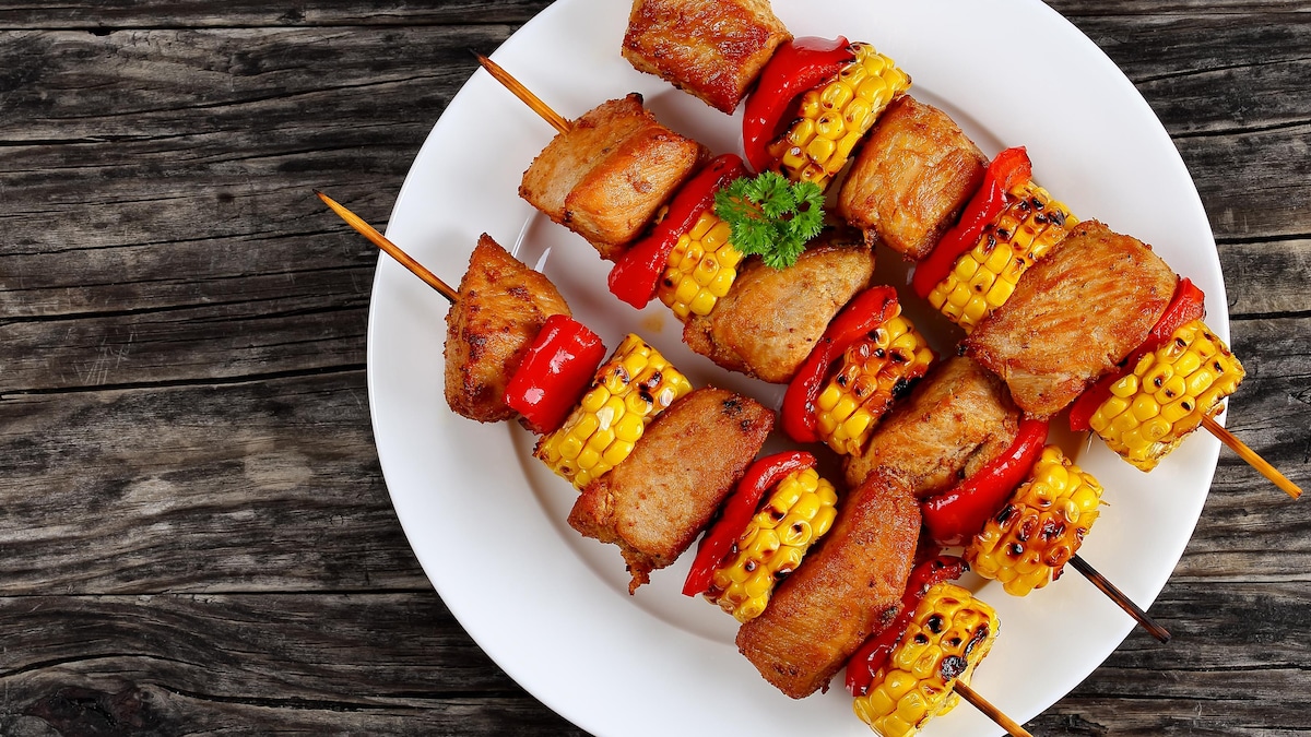 Brochettes de porc au maïs