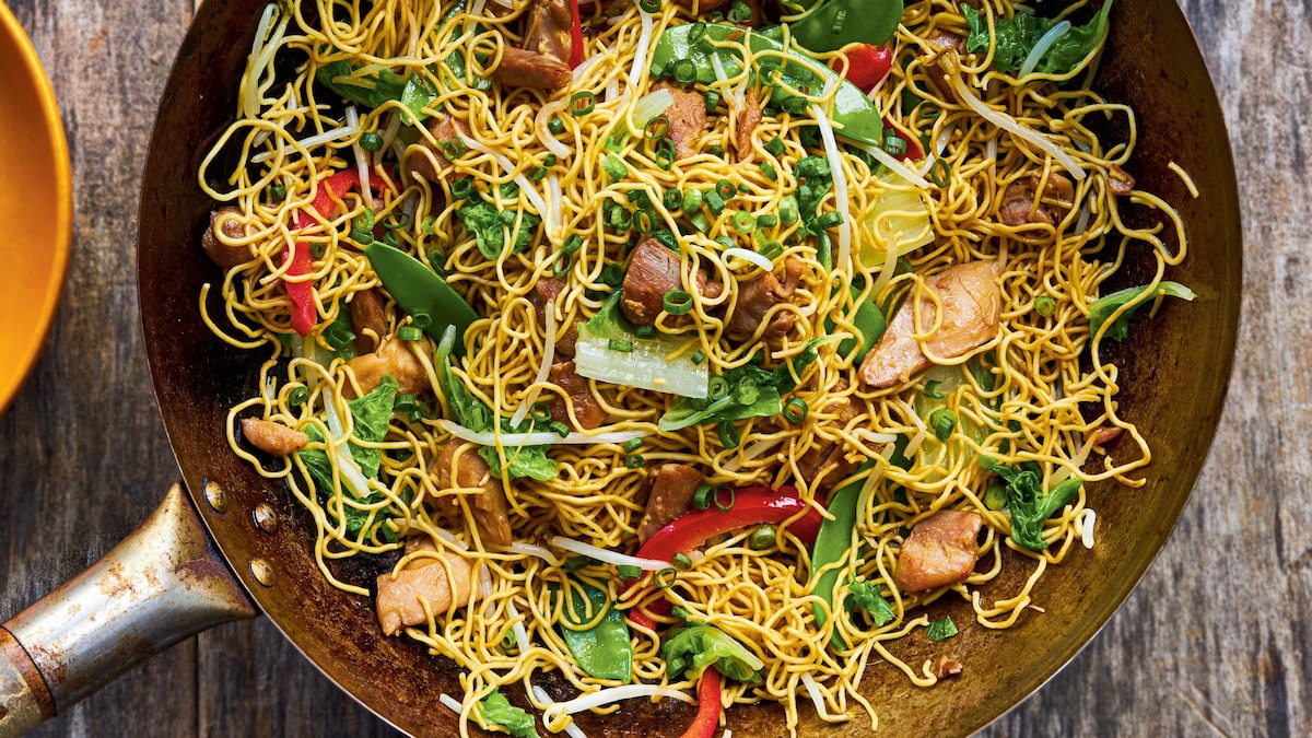 Chow Mein (recette facile de nouilles sautées aux légumes) - Free The Pickle