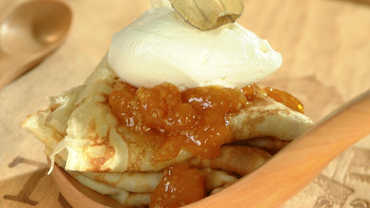 Crêpes, compote de cerise de terre et crème battue au fromage Mordu