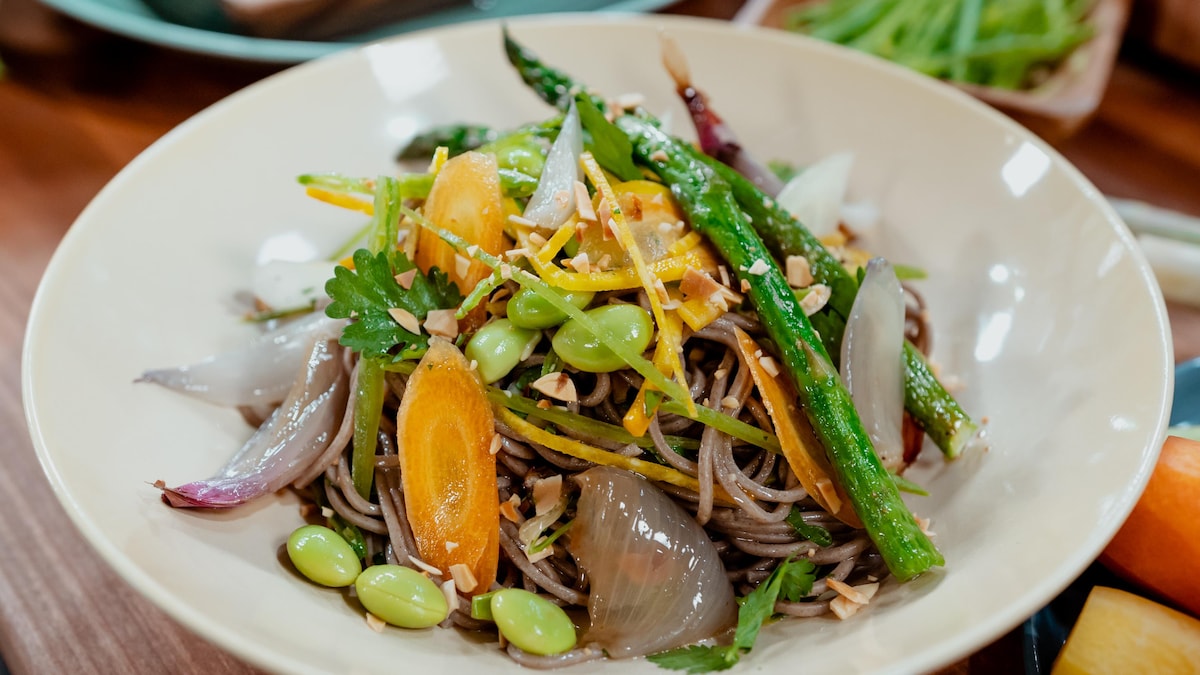 Recette - Bouillon asiatique aux légumes croquants en vidéo 