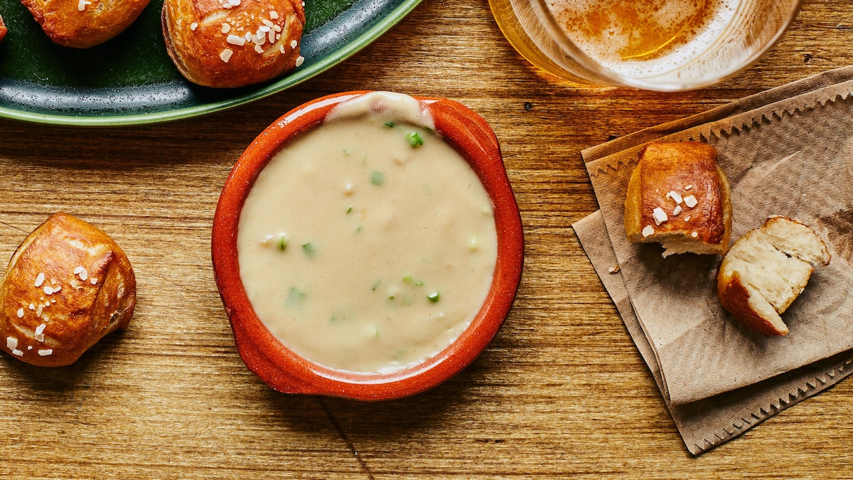 Sauce au fromage fumé et à la bière | Savourer x Mordu