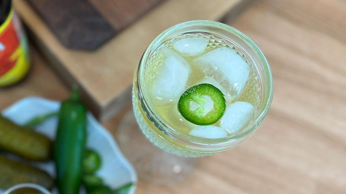 Eau pétillante aux cornichons épicés Mordu