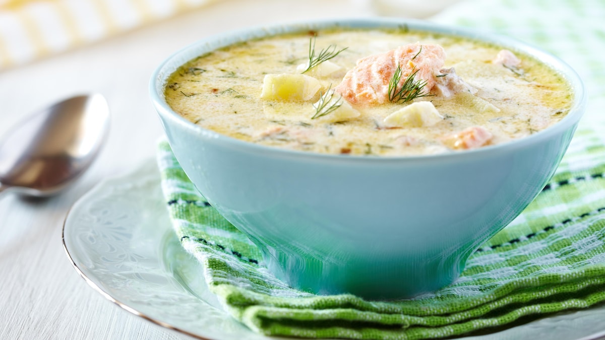 Soupe de saumon au curcuma | Mordu