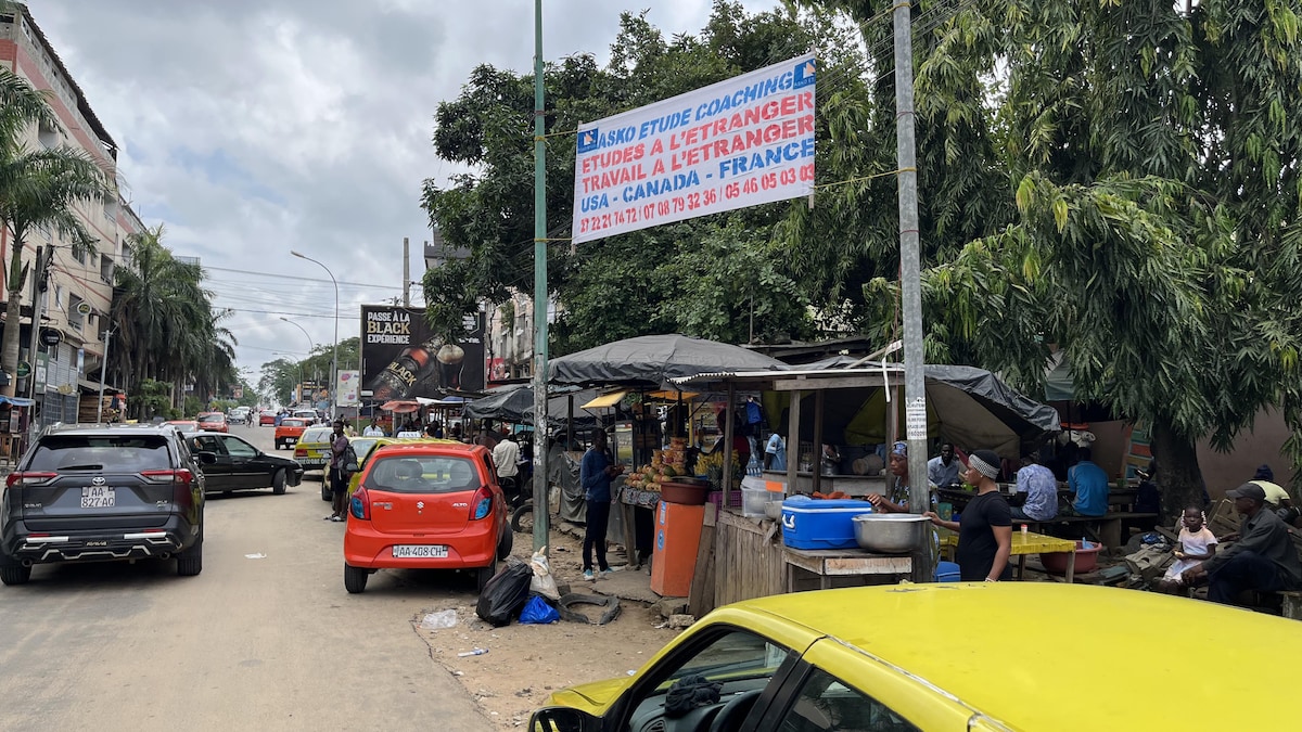 Une affiche dans les rues