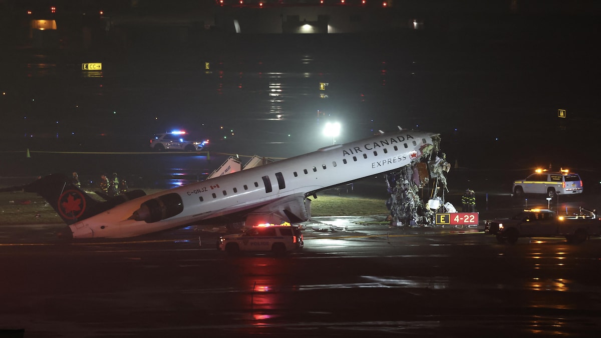 Le vol AC8646 d'Air Canada Express, en provenance de Montréal, est entré en collision avec le camion de pompiers lors de son atterrissage.