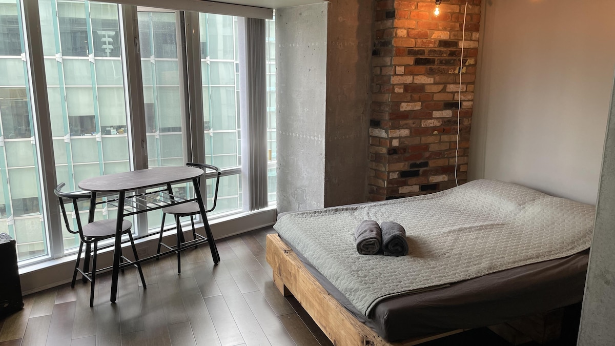 Photo de l'intérieur d'un logement Airbnb à Toronto. 