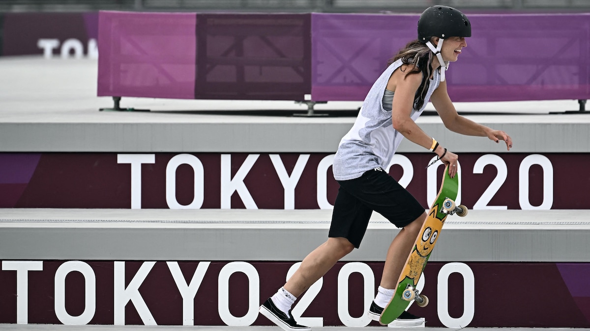 La planchiste Annie Guglia en action aux Jeux olympiques. 