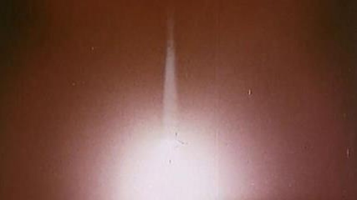 Décollage d'une fusée pour placer en orbite le satellite Alouette 1.  