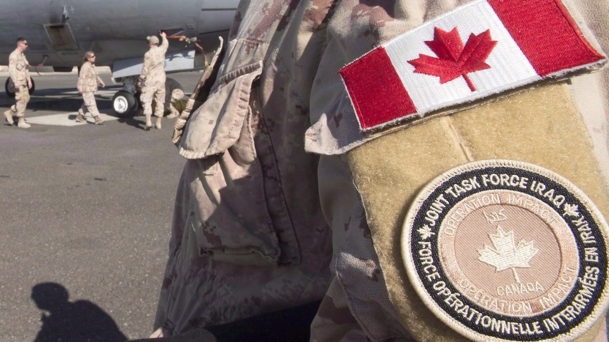 Photo montrant un écusson des Forces canadiennes qui participent à l'opération IMPACT en Irak.