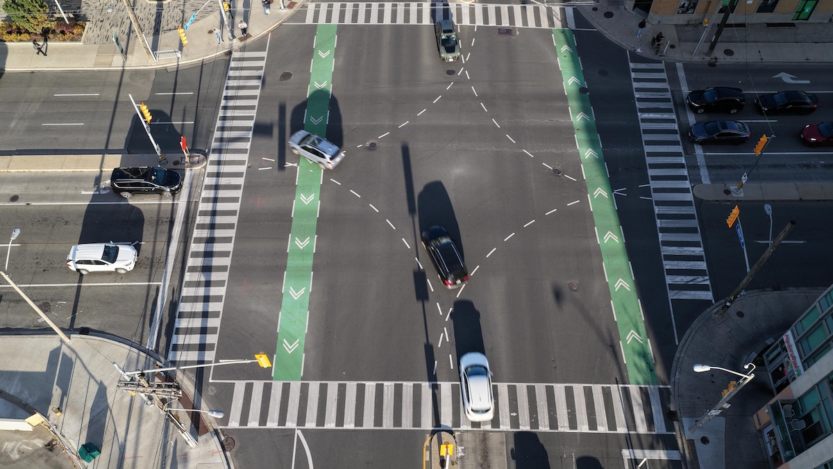 Le démantèlement de pistes cyclables commence à Toronto