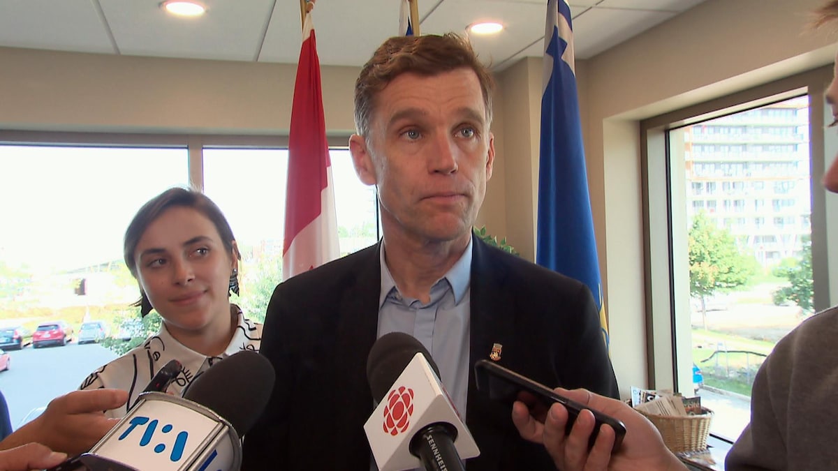 Le maire de Québec tente de rassurer les hôteliers | Le téléjournal Québec