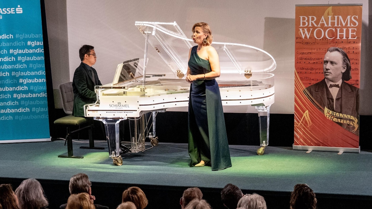 Double distinction en Autriche pour la mezzo-soprano Caroline Gélinas