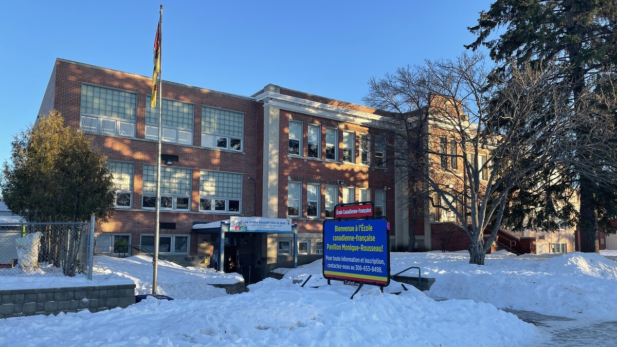 Le Pavillon Monique-Rousseau de l'École canadienne-française à Saskatoon, en hiver.