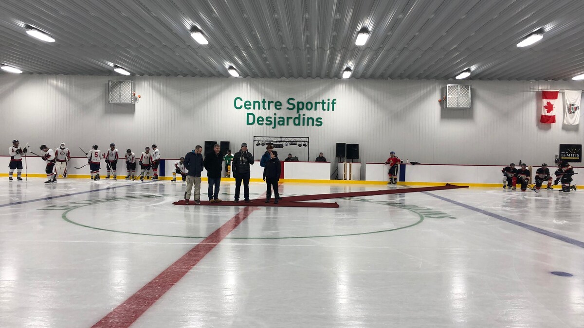La glace du Centre sportif Desjardins de Saint-Gabriel-de-Rimouski