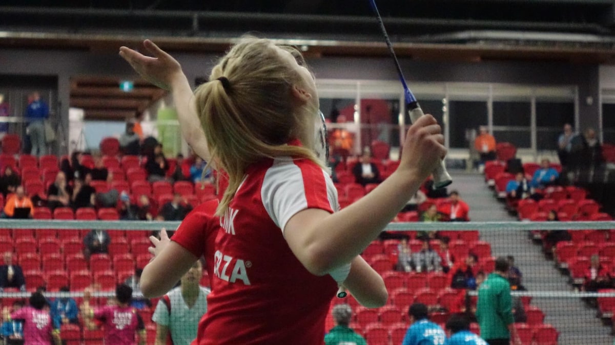 Une joueuse du Danemark durant un match de badminton.