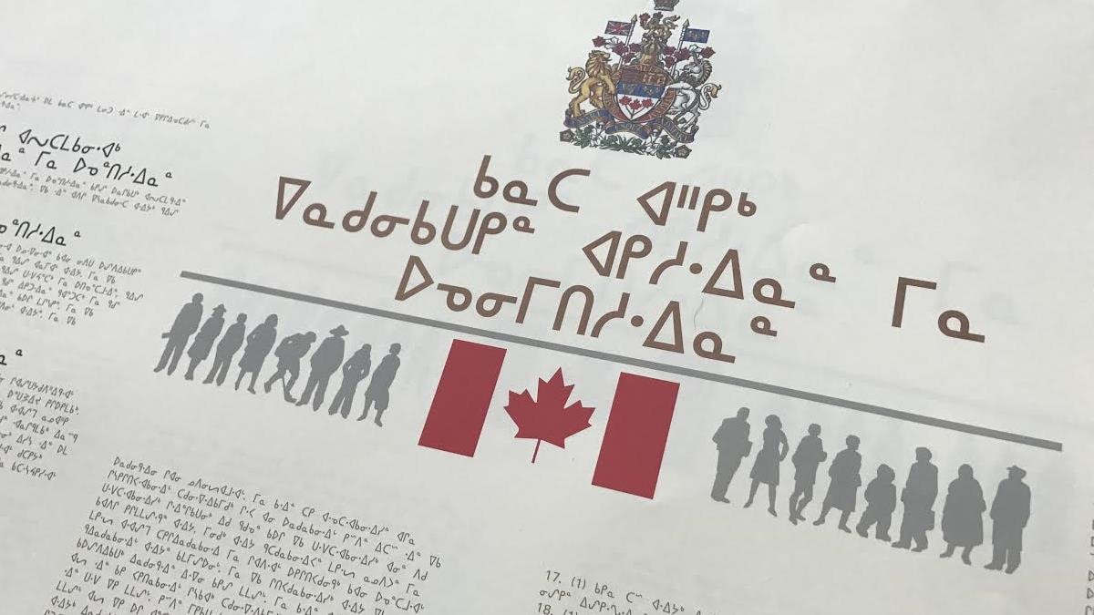 La Charte canadienne des droits et libertés rédigée dans une langue autochtone.
