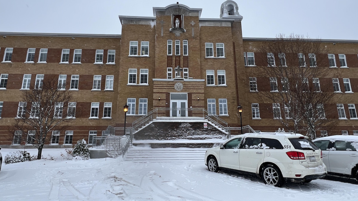 Le couvent de LacauSaumon sauvé de la démolition Le téléjournal Est