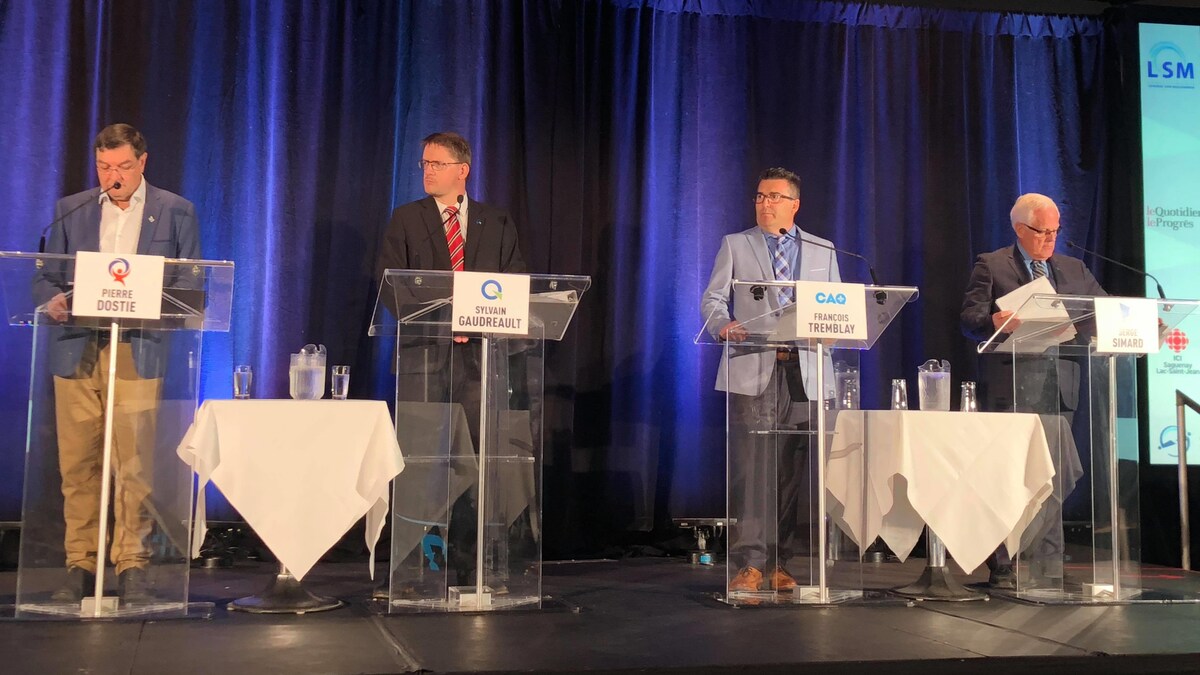 Quatre candidats s’affrontent dans un débat électoral à Saguenay Le