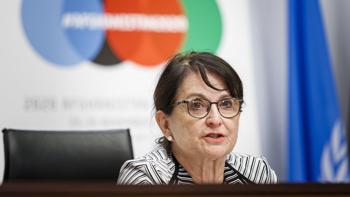 Deborah Lyons en conférence de presse.