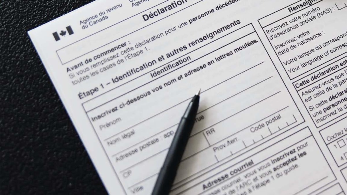 Un crayon sur un formulaire de déclaration de revenus.