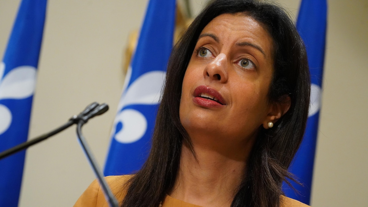 Dominique Anglade en point de presse.