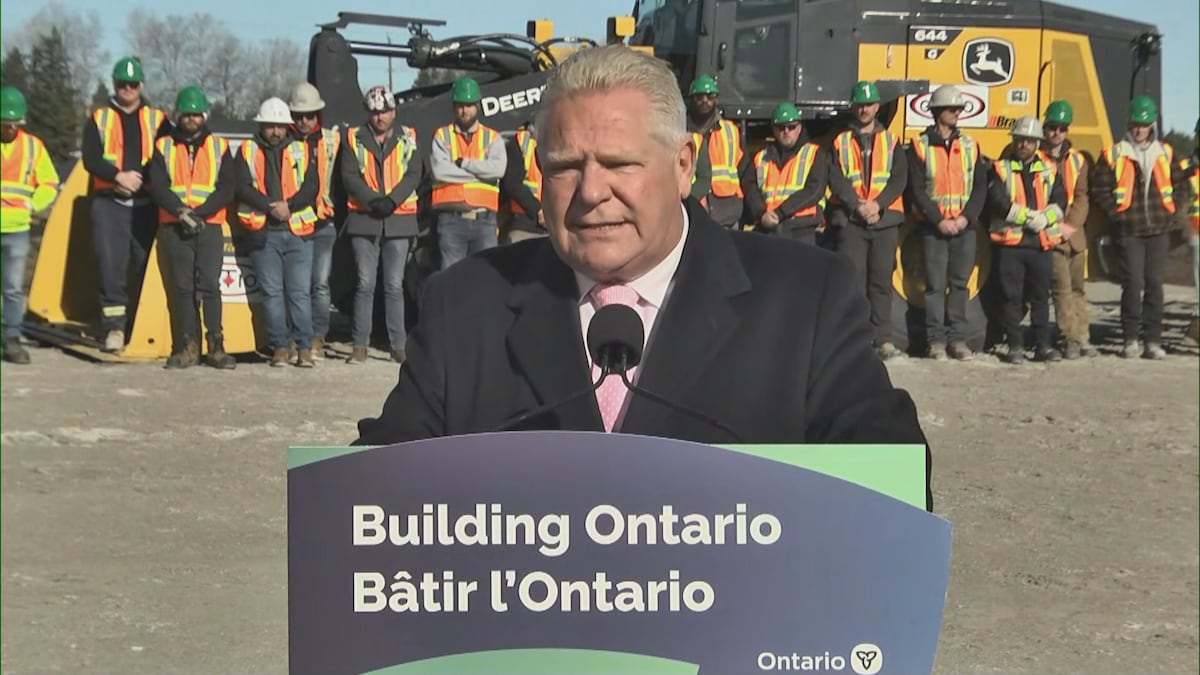 Doug Ford en point de presse à Barrie le 12 novembre 2024.