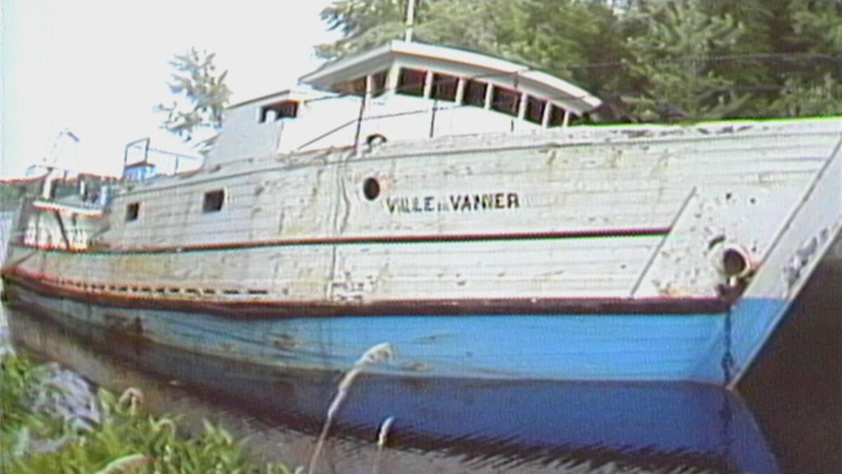 Une épave de bateau. 
