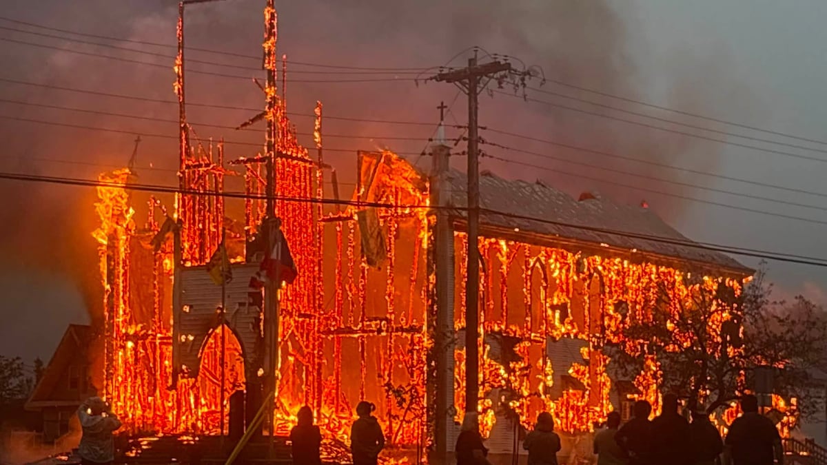 Incendie à l’église de Saint-Simon, nos équipes sur place