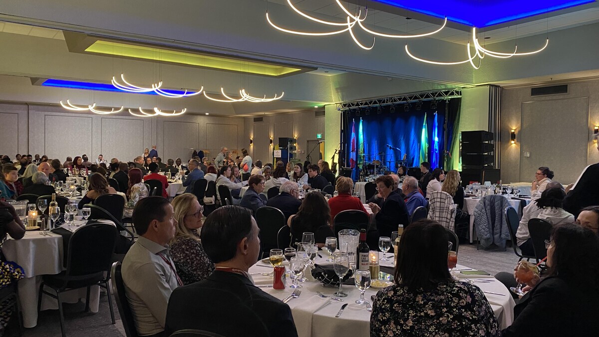 Des Fransaskois prennent part au banquet du Rendez-vous fransaskois.