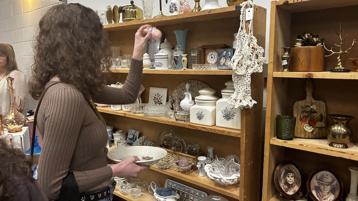 L'achat de seconde main gagne en popularité | Le téléjournal Manitoba