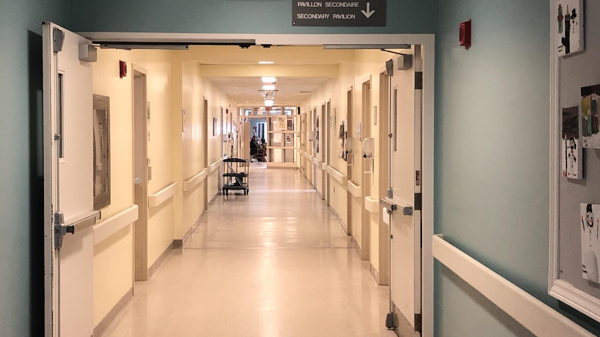 Vue d'un couloir vide de l'Hôpital du Pontiac à Shawville, le 4 mars 2020.