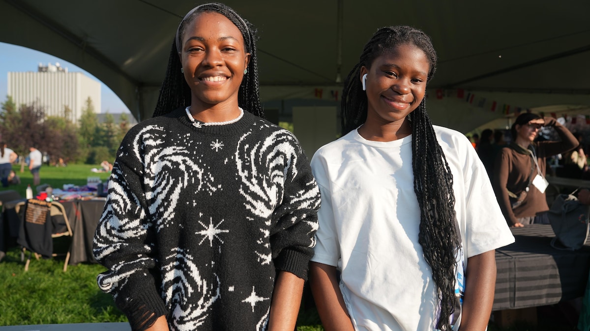 Portrait de Yvanna Ogolong et Sylvanie Wache côte à côte.
