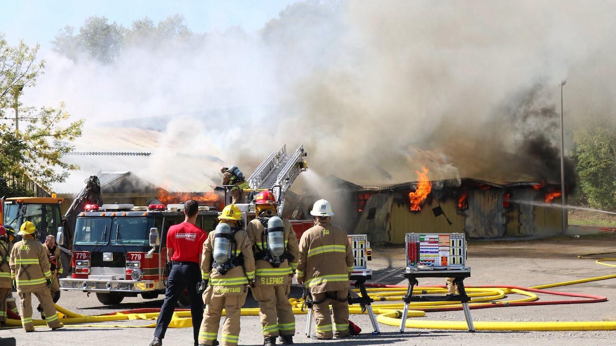 L’incendie de l’aréna de Nouvelle vu par des pompiers
