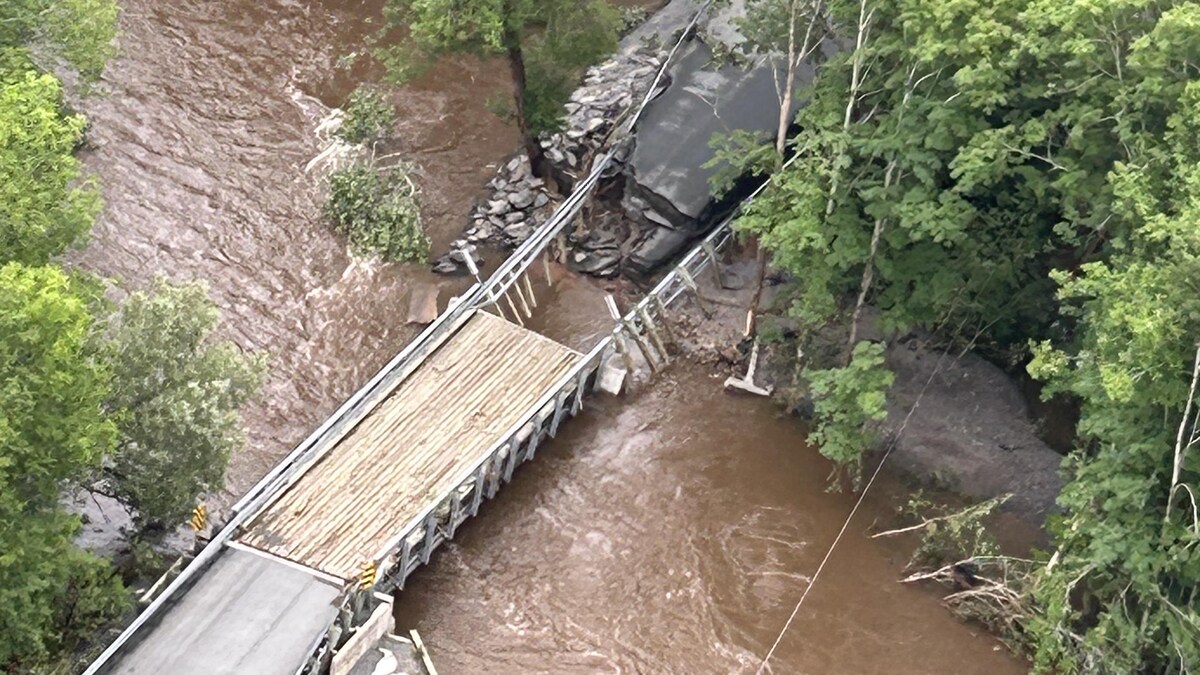 Un pont détruit.