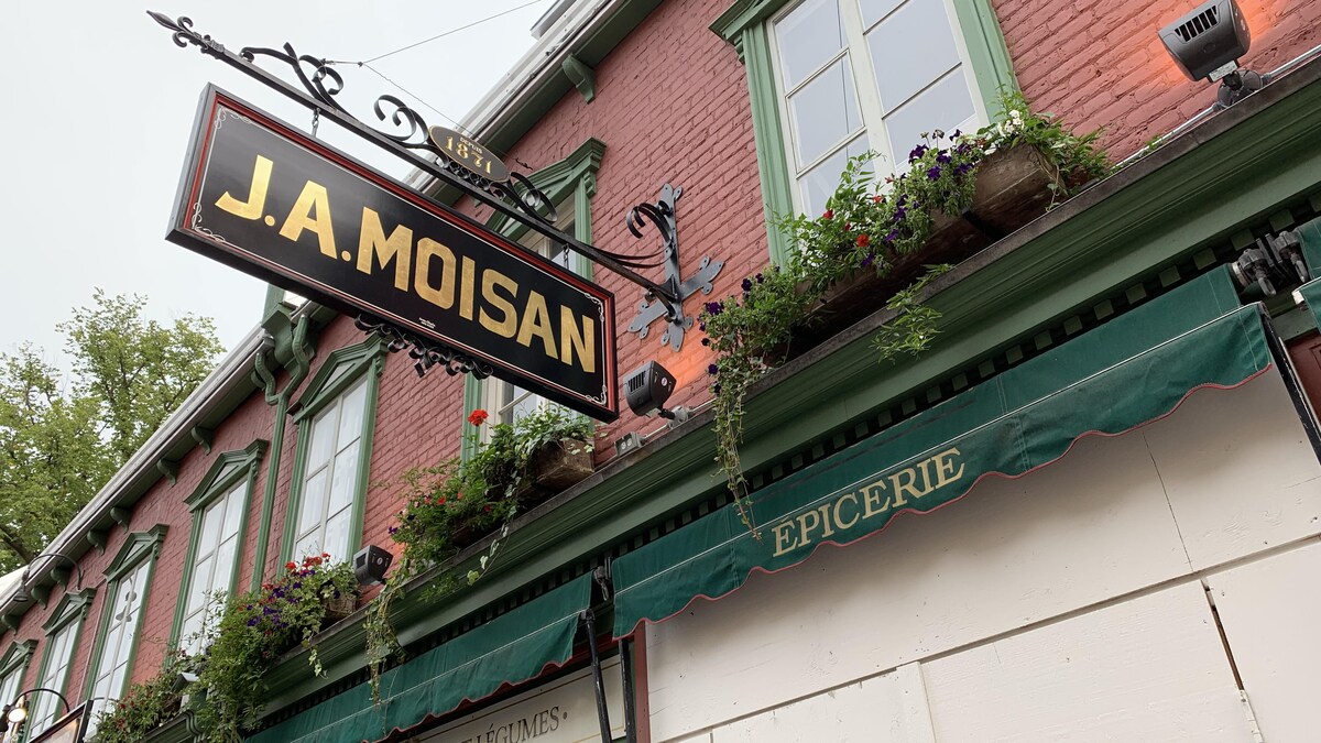 La réouverture de l'épicerie J.A. Moisan encore repoussée Le