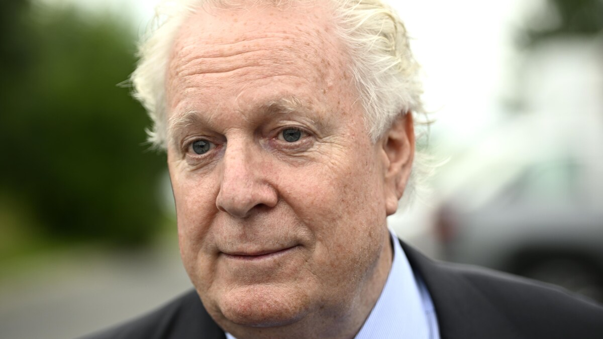 Gros plan du visage de Jean Charest.