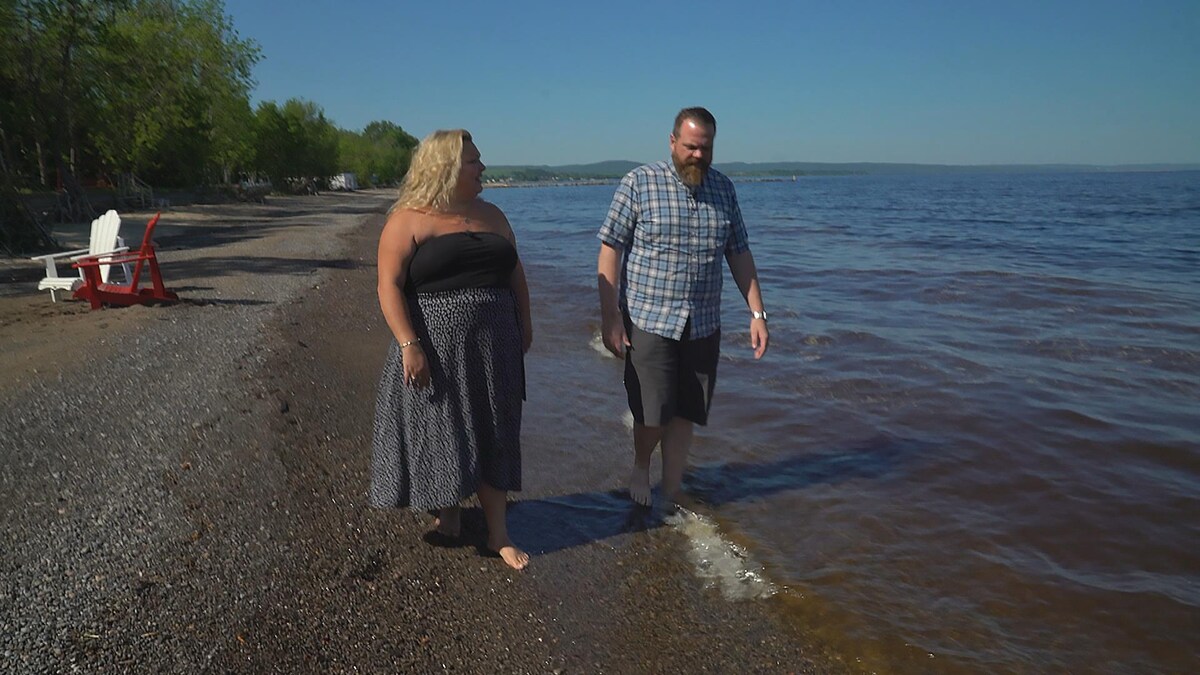 Julie Munger invite Simon Roy-Martel sur les plages du lac Saint-Jean ...