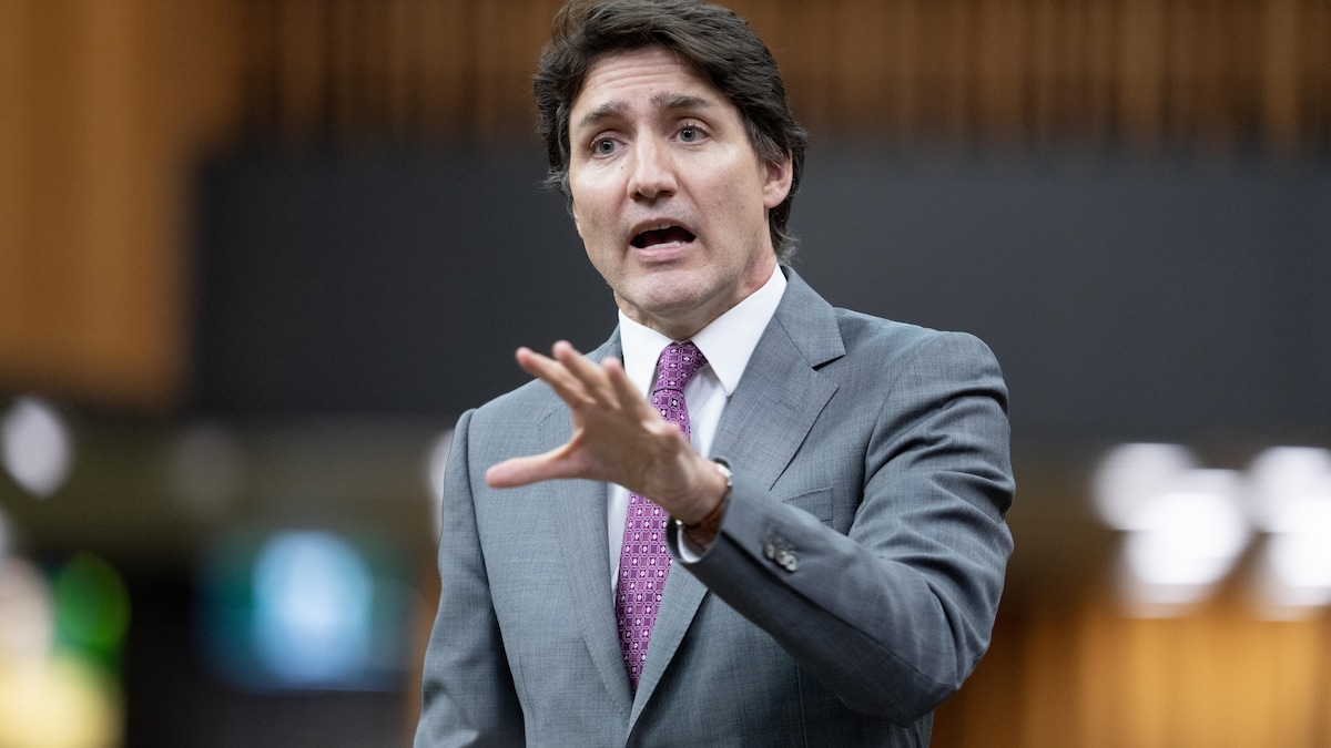 Le premier ministre du Canada, Justin Trudeau, répondant aux questions des membres des partis d'opposition dans la Chambre des communes, le 22 mai 2024.