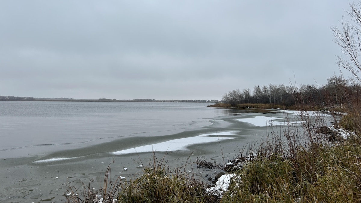 Le lac Humboldt, en Saskatchewan, où trois personnes sont mortes en novembre 2023.