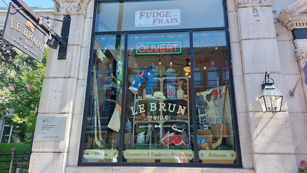 Façade de la boutique Le Brun en ville.