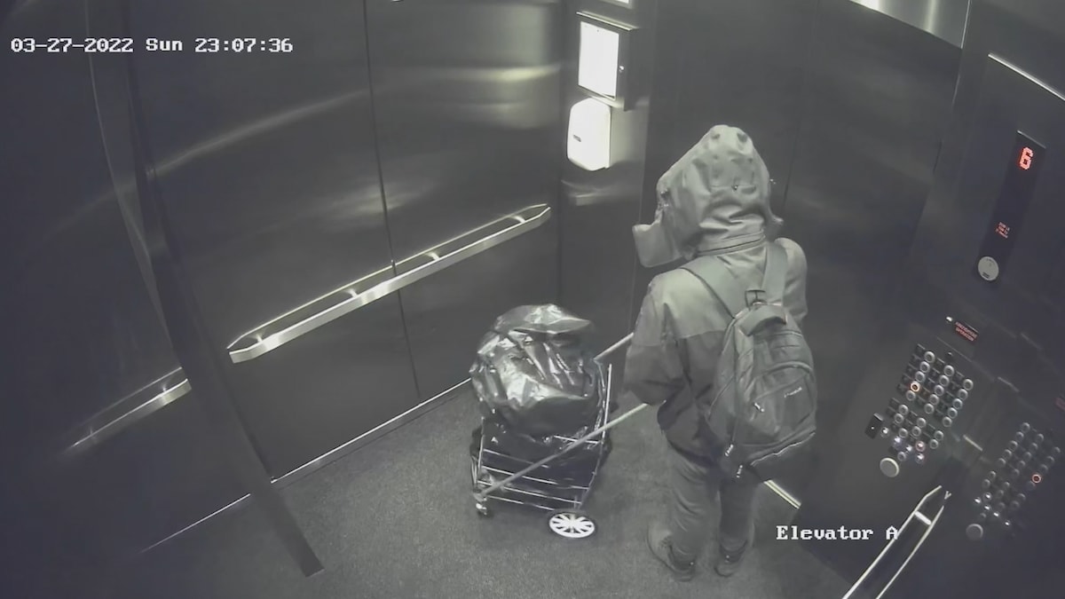 Capture d'écran de Dallas Ly de la caméra de surveillance de l'ascenseur de l'immeuble de la victime.