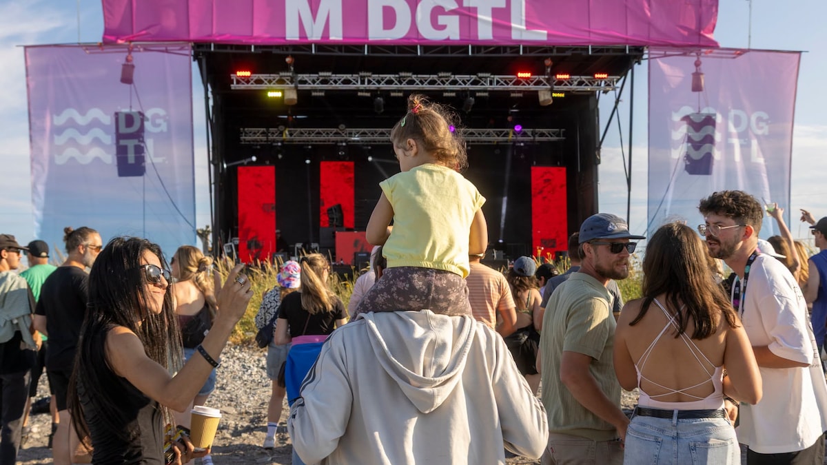 La plage transformée en plancher de danse à Matane avec M DGTL