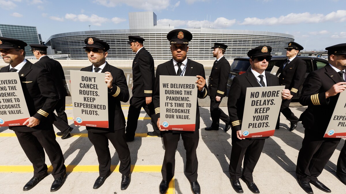 Manifestation des pilotes d’Air Canada à l’aéroport Pearson de Toronto