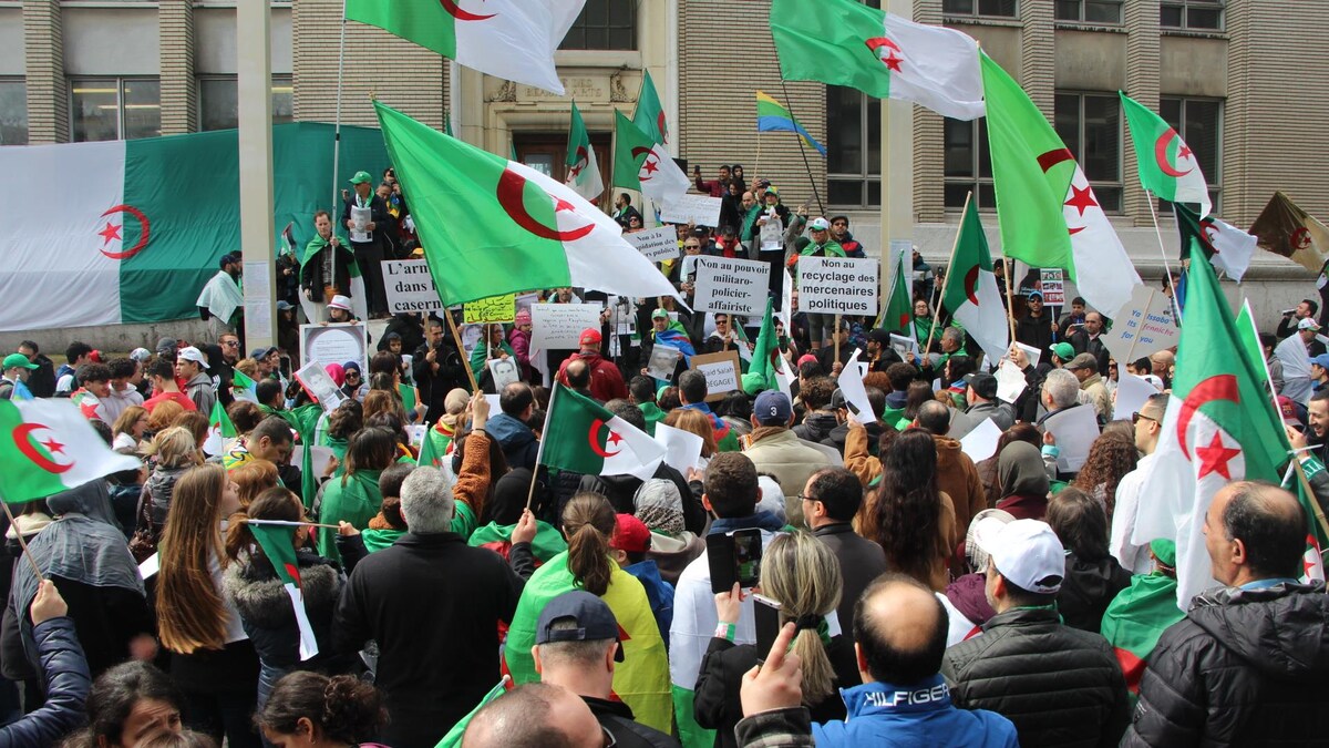 Manifestation des Canadiens d’origine algérienne près du Consulat d’Algérie à Montréal le 21 avril 2019